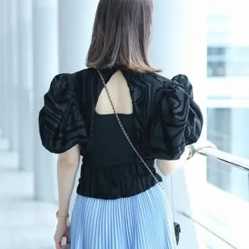 YOOX　斜め掛け　きれいめコーデ　アラフィー　更年期　ホットフラッシュ　背中パックリ