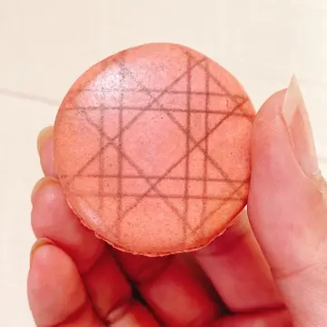 ディオールとピエール・エルメ・パリがコラボしたマカロン