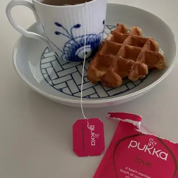 ハーブティ　デカフェ　おうちカフェ　ロイヤルコペンハーゲン (Royal Copenhagen) ブルー フルーテッド メガ 　Pukka　ワッフル　成城石井