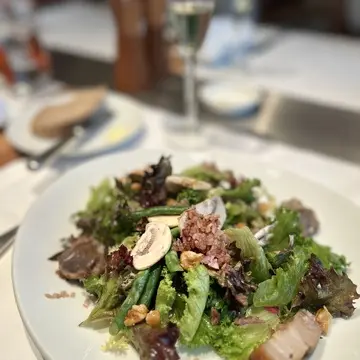 砂肝のコンフィサラダ仕立て