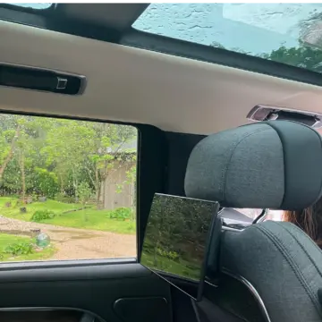 レンジローバーの後部座席