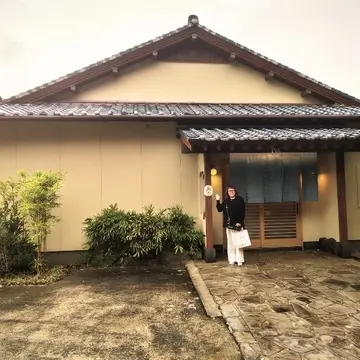 彩雲さんの前にて