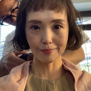 撮影前　ヘア微調整　自撮り