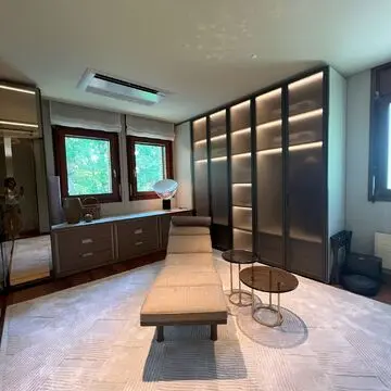 Molteni&Cのシステム収納が設置されている寝室