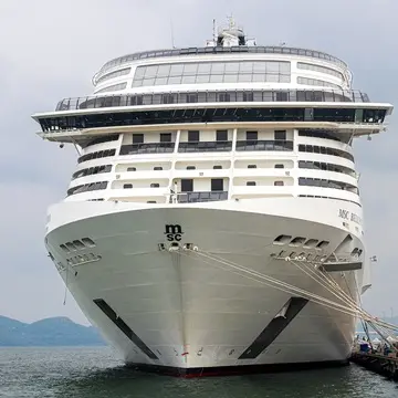 浦頭地区の「佐世保クルーズセンター」に寄港した、MSCベリッシマ