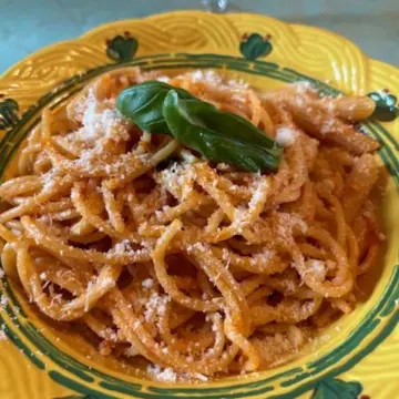 イタリア　ミラノ　イタリア旅行　演奏旅行　演奏会　ヌヴォレーラ　貴族　鶏　置物　食器　ランチ　パスタ　アンティパスト　ドルチェ　デザート