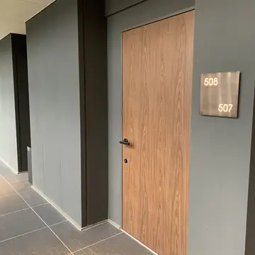 ホテルの部屋前