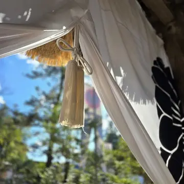 菊の御紋のある大きな門をくぐって