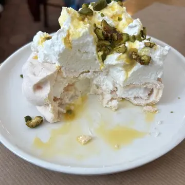 パリ　カフェ　モンマルトル　レストラン　