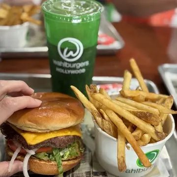 ハリウッド  ワヒバーガー Hollywood wahiburger 高級バーガー 日本未上陸