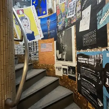 四ツ谷のジャズ喫茶「いーぐる」の階段