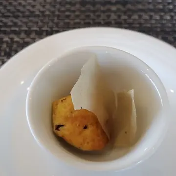 アミューズはしらすのお煎餅にケークサレ