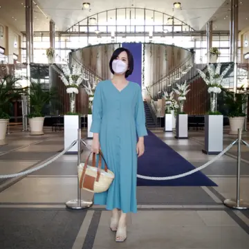 スタイルデリのワンピース、40代ファッション、ロエベのかごバッグ