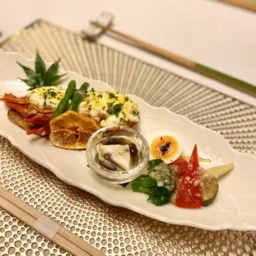 伊勢海老のサラダなど前菜