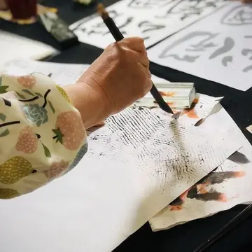 『墨象』というとっても難しいアート作品も課題です。