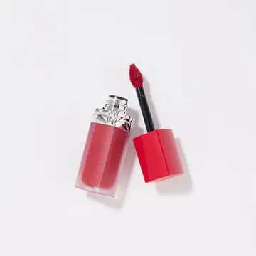 ルージュ ディオール ウルトラ リキッド￥4,200／パルファン・クリスチャン・ディオール