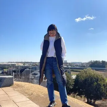 ベスト：https://www.zara.com/
ロンT：https://www.style-deli.com/
デニム：https://www.levistrauss.com/
ブーツ：ht