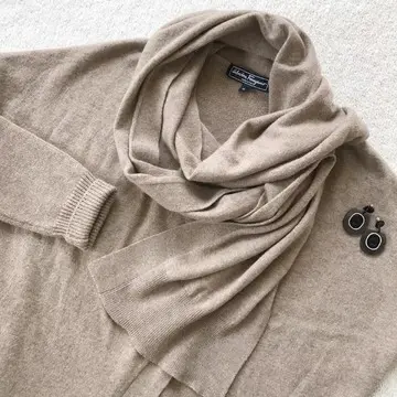 グレージュのカシミヤニットの画像_2