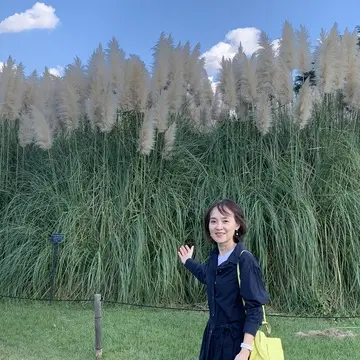 巨大ススキと記念撮影