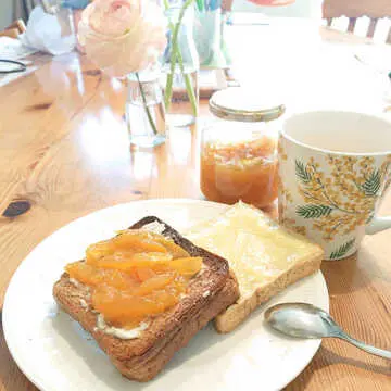 トーストにマーマレード