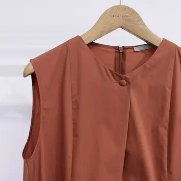 セオリーリュクス ワンピースの胸元