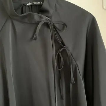 ZARAリボン付ブラウス
