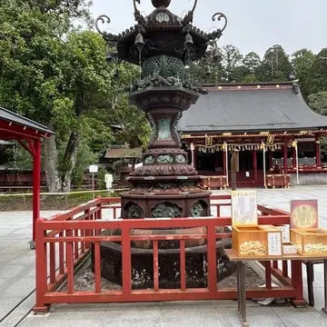 見事な灯篭が。