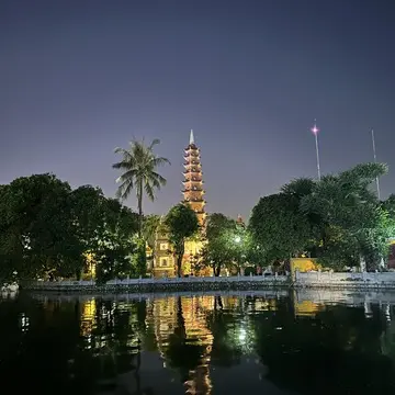 ベトナム　ハノイ　西湖　サンセット　夜景　hanoi　チャンクオック寺