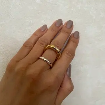 シャルロットシェネのリング着用画像