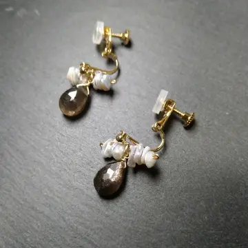 バーイヤリング／淡水パール＆ゴールデンシャインムーンストーン