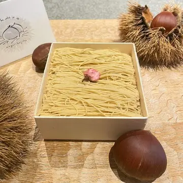 「和栗果実　さしいろ」の”彩　お重のミニモンブラン”