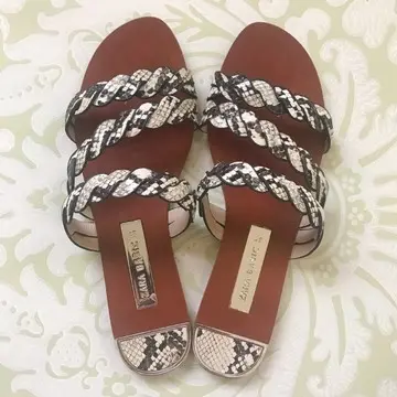 ZARAのフラットサンダルの画像_1