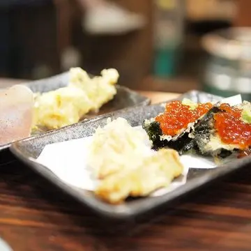 海苔いくらカナッペ　蓮根フォアグラ　茄子プロシュート　焼き筍　肉厚しいたけ　天ぷら　揚げたて