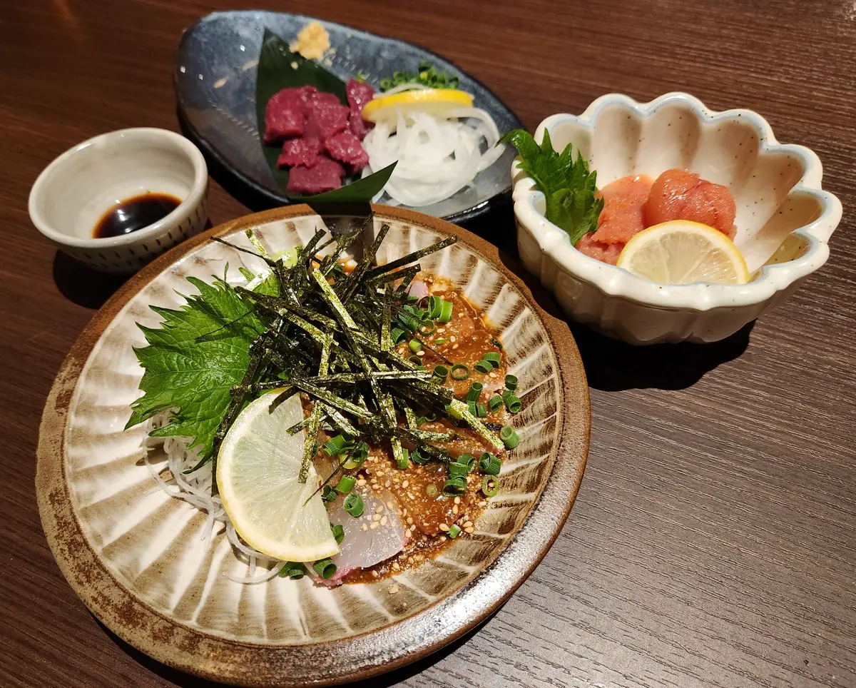 ↑連日のごまカンパチと明太子。馬刺もありました。→冷やし唐揚げ。しっかり味付けされていて美味しかったです。