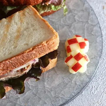 栁本美帆さんの氷裂貫入プレート