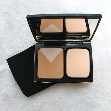 アンプリチュードの新作パウダリーファンデーションは下地とのセット