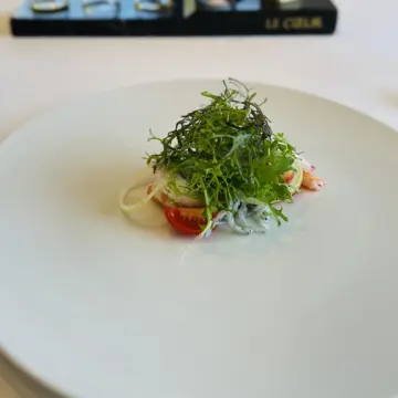 瀬戸内産魚介のサラダ仕立てレムラードソース
トマトのジュレ添え