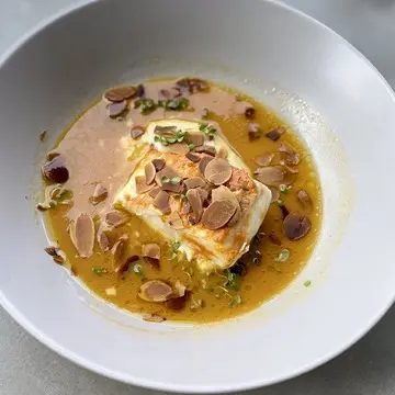 メインは鯛のポワレ