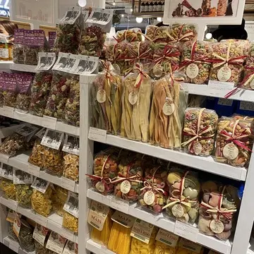 カラフルなパスタがたくさんありました