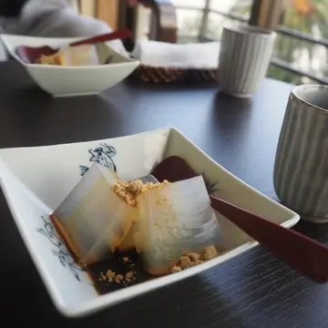 女将お手製の葛餅