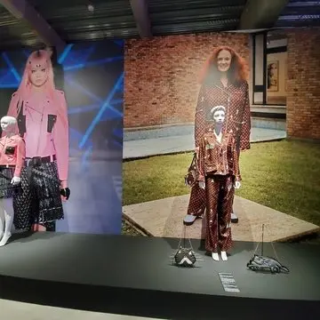 スーツとパジャマのマネキン