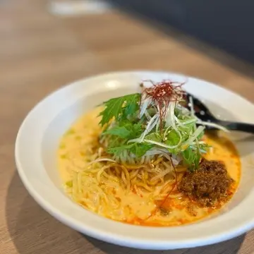 フードコートで遅い昼食