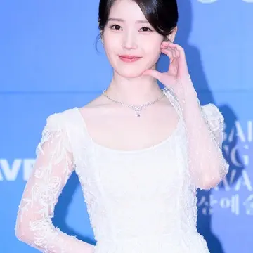 第61回百想芸術大賞でのIU  