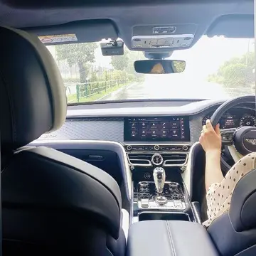 ベントレー フライングスパー 内観 走行 マダムの“ぐっとくるクルマ”試乗 Webエクラ