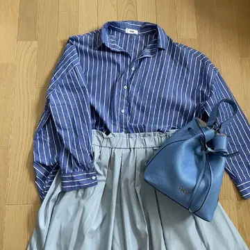 ブルーコーデ
シャツ、スカート、バッグ