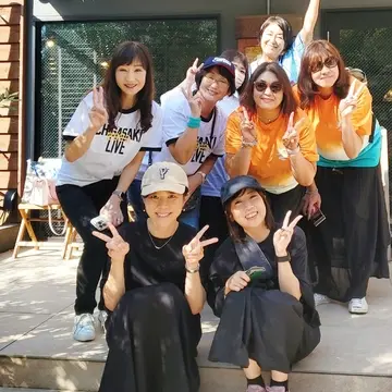 ライブTシャツを着た参戦組はこの辺りからかなりテンション上がってました。