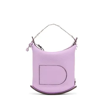 デルヴォーの新作バッグ「パン ツイスト」チェーンストラップのディテール