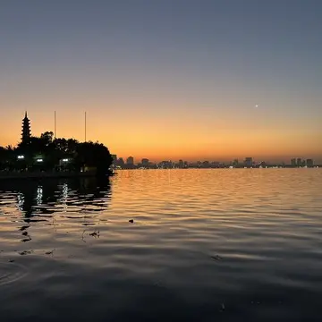 ベトナム　ハノイ　西湖　サンセット　夜景　hanoi
