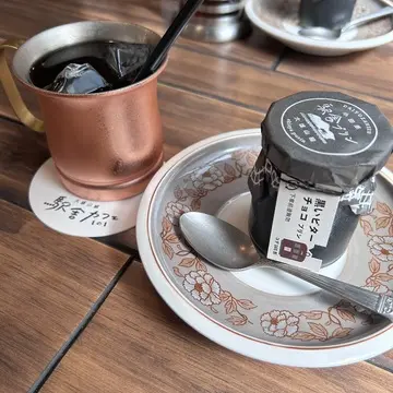 黒いプリンとアイスコーヒー