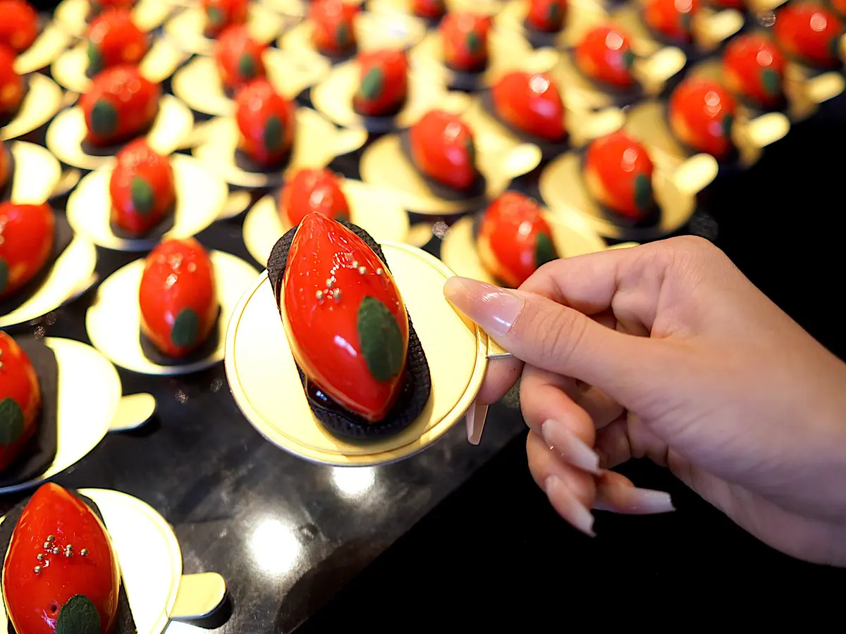 ストロベリーやラズベリーを使い、甘酸っぱさが爽やかなムース。